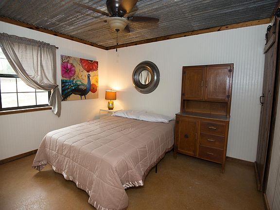 4th image of 605 Live Oak St #C
