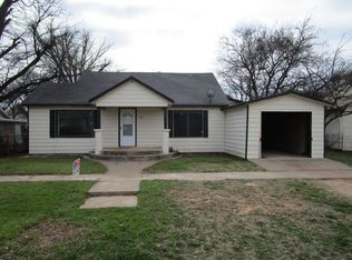 515 W McLain St, Seymour, TX 76380