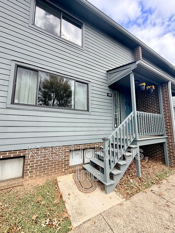 3 bed, 3.0 bath, 1660 sqft, $2,790 — Photo 1
