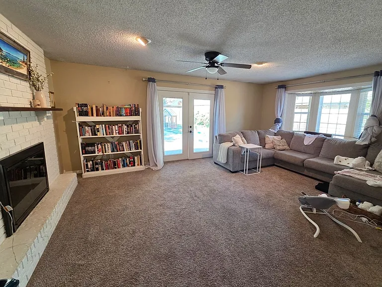 1604 Layton Ct — Photo 5
