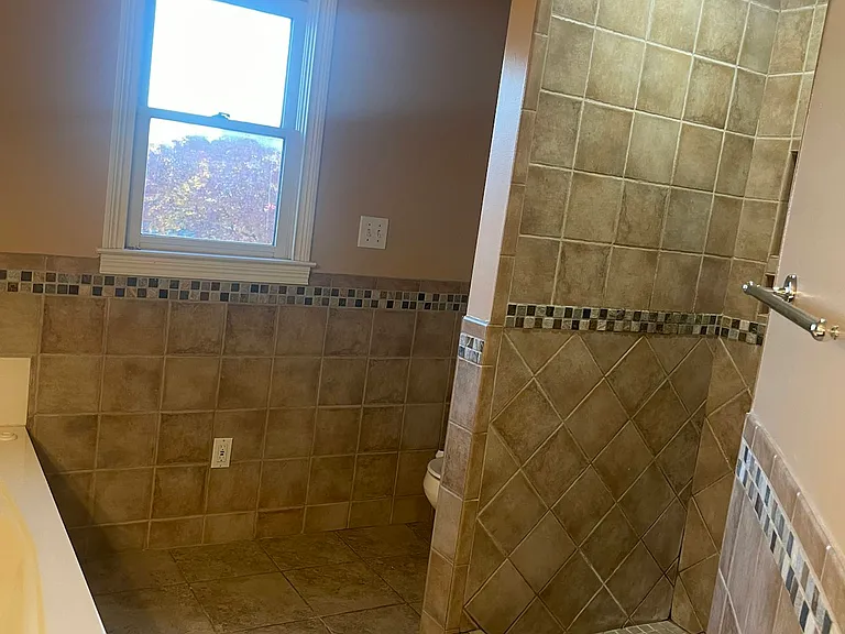 604 Emmett Creek Ln — Photo 9