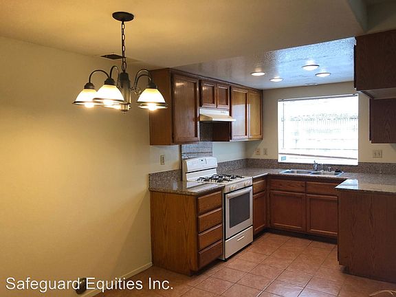 4th image of 11625 208th St Unit C