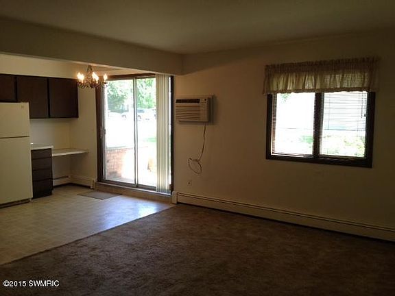3rd image of 5368 36th Ave APT 28