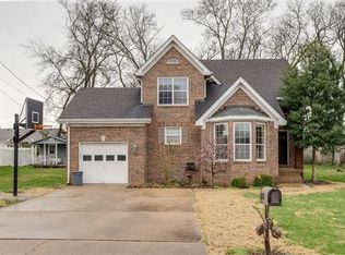 1718 University Dr, Columbia, TN 38401
