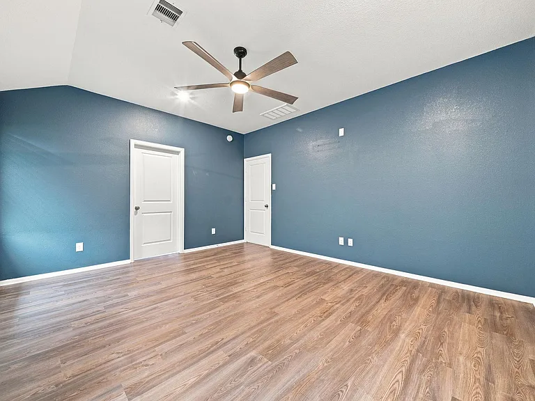 19114 Sangro Dr — Photo 14
