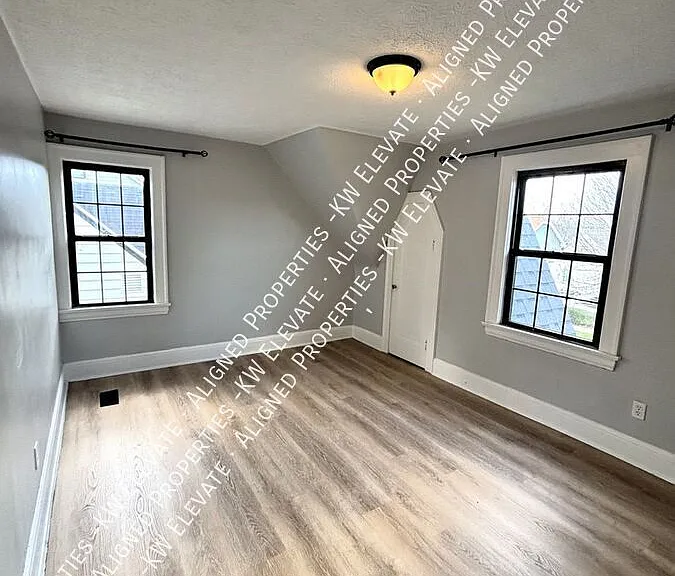 983 Greyton Rd — Photo 11