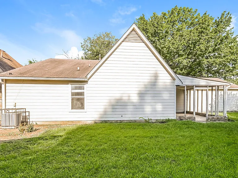 4864 Barkshire Dr — Photo 16
