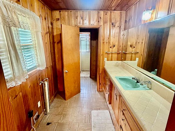 2nd image of 405 E Preston St