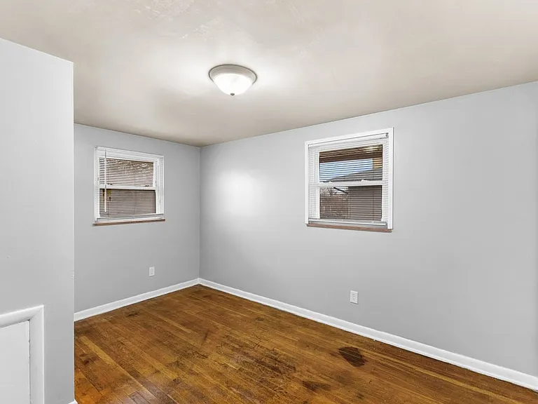 384-386 S Napoleon Ave #386-S — Photo 5