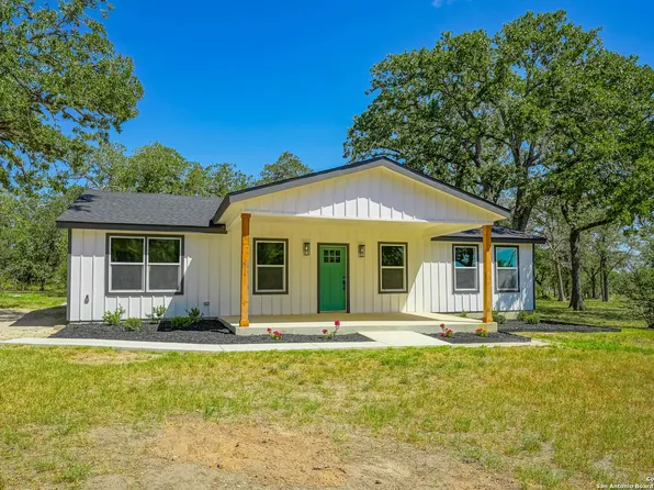 148 Hickory Run, La Vernia, TX 78121