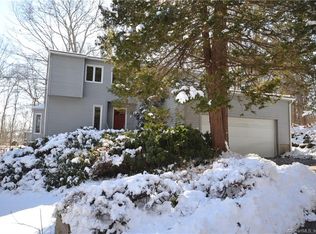 286 N Bride Brook Rd, East Lyme, CT 06333