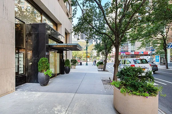 Rented by Greystar | media 12