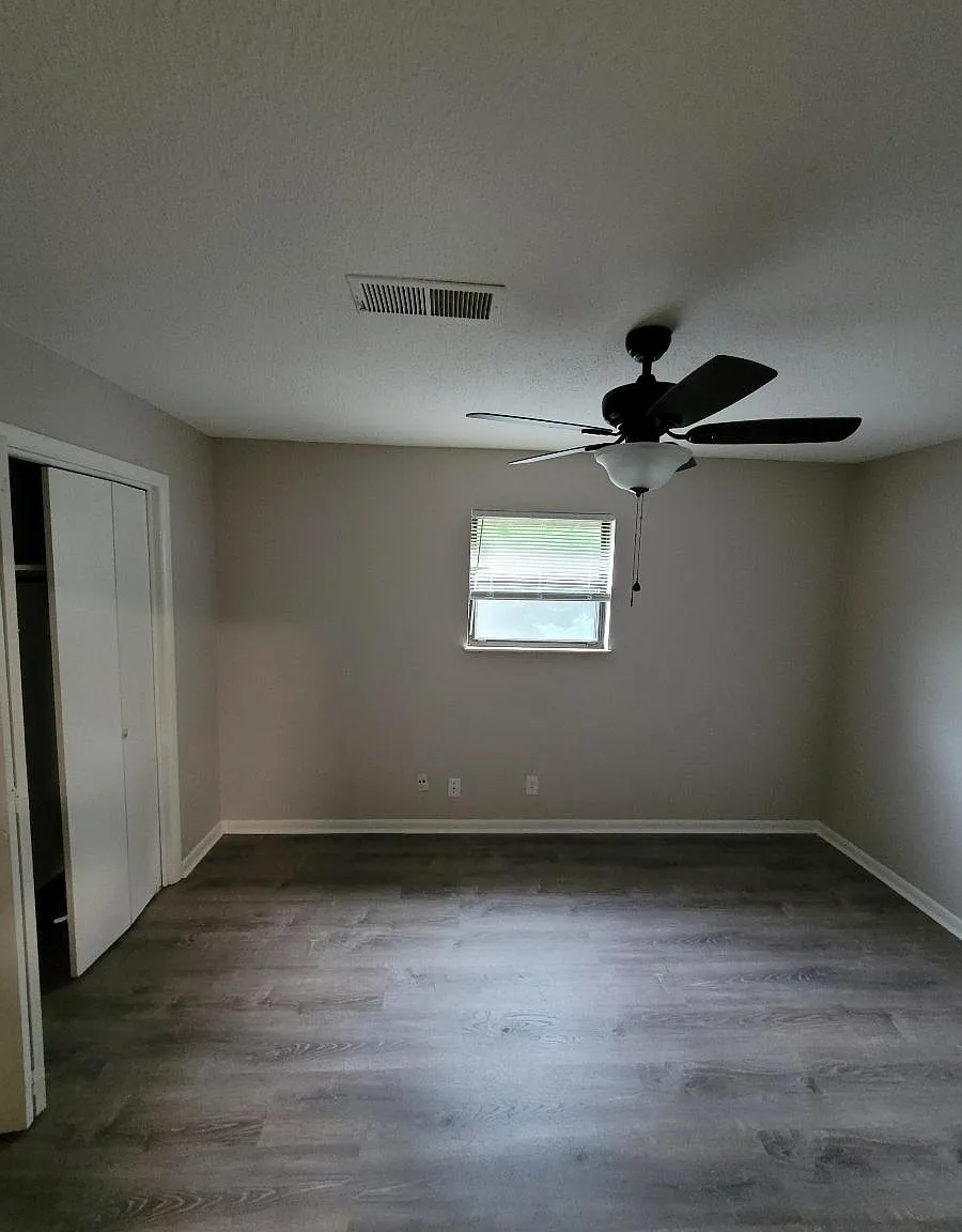 Lynnwood Arms Apartments - 8 — Photo 4