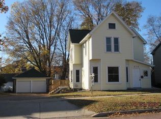 215 N Pine St, Reedsburg, WI 53959