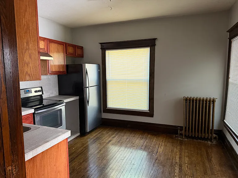 365 Alexander St — Photo 3