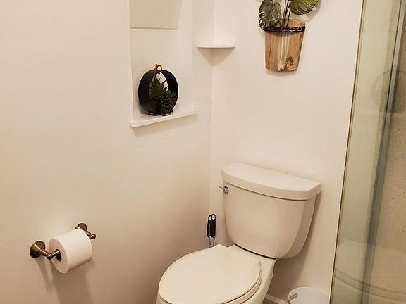 4th image of 1106 W Churchill St
