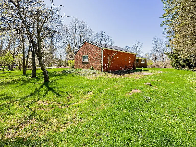 8701 Brookville Rd — Photo 50