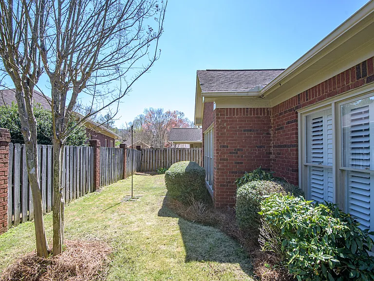 1326 Berwick Dr — Photo 22