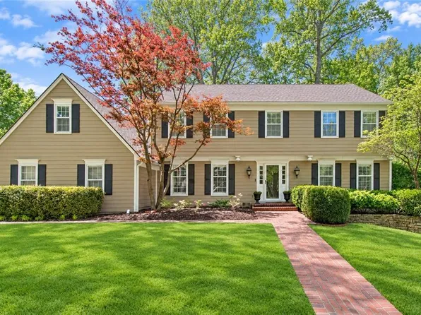 8740 Ensley Ln, Leawood, KS 66206
