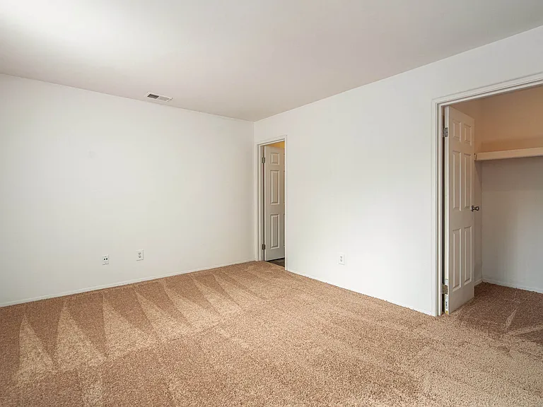 Creekside of Farmington Hills Apartments — Photo 40