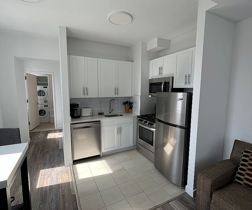 1st image of 556 3rd Ave APT 1501