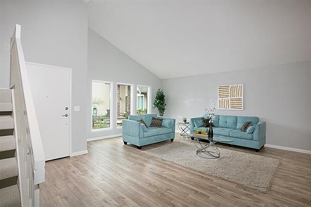 2nd image of 9189 Meadowrun Way