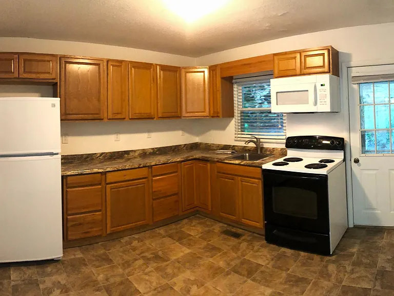 3708 E Shelbiana Rd — Photo 4