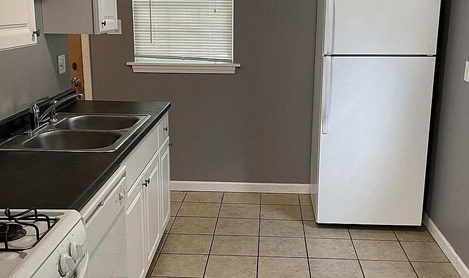 2nd image of 1418 Cutter Ave