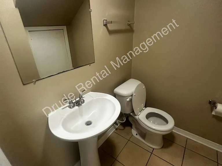 14018 Virginia Dr — Photo 8
