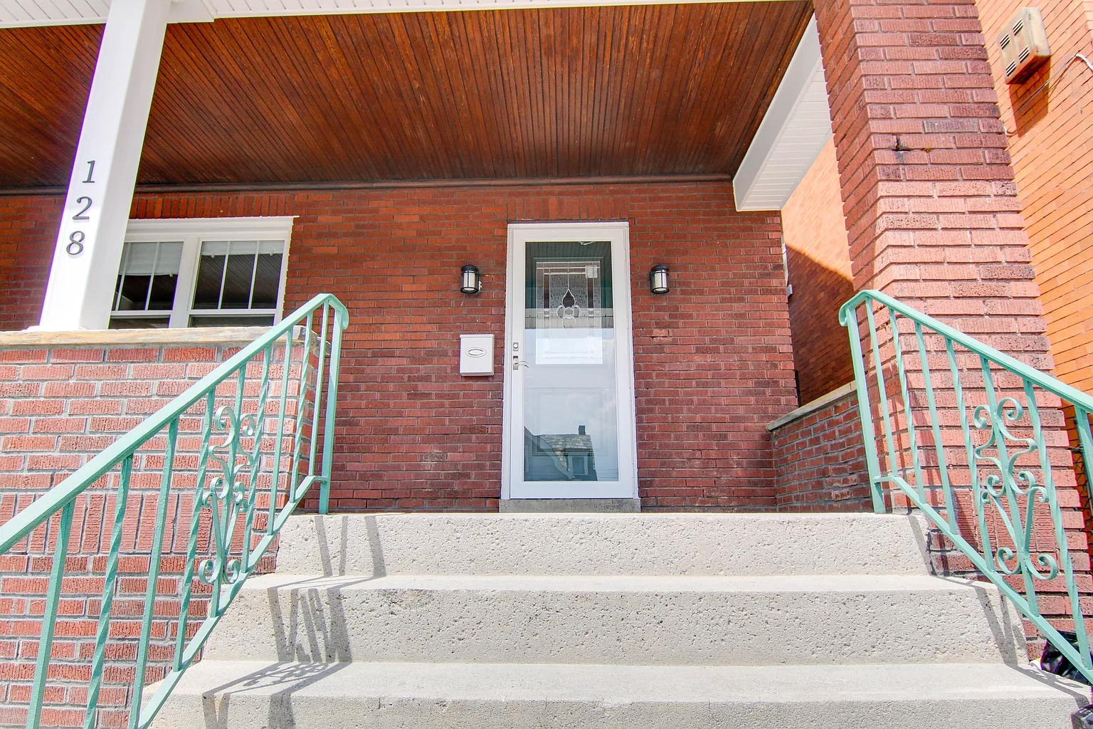 128 Dunlap St photo 1