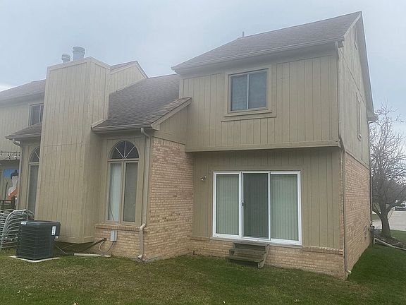 3rd image of 39304 Geneva Dr