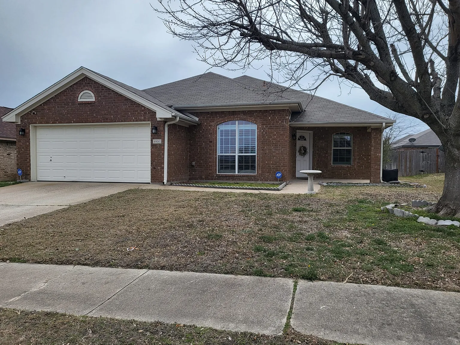 4 bed, 1864 sqft, $2,000 — Photo 1