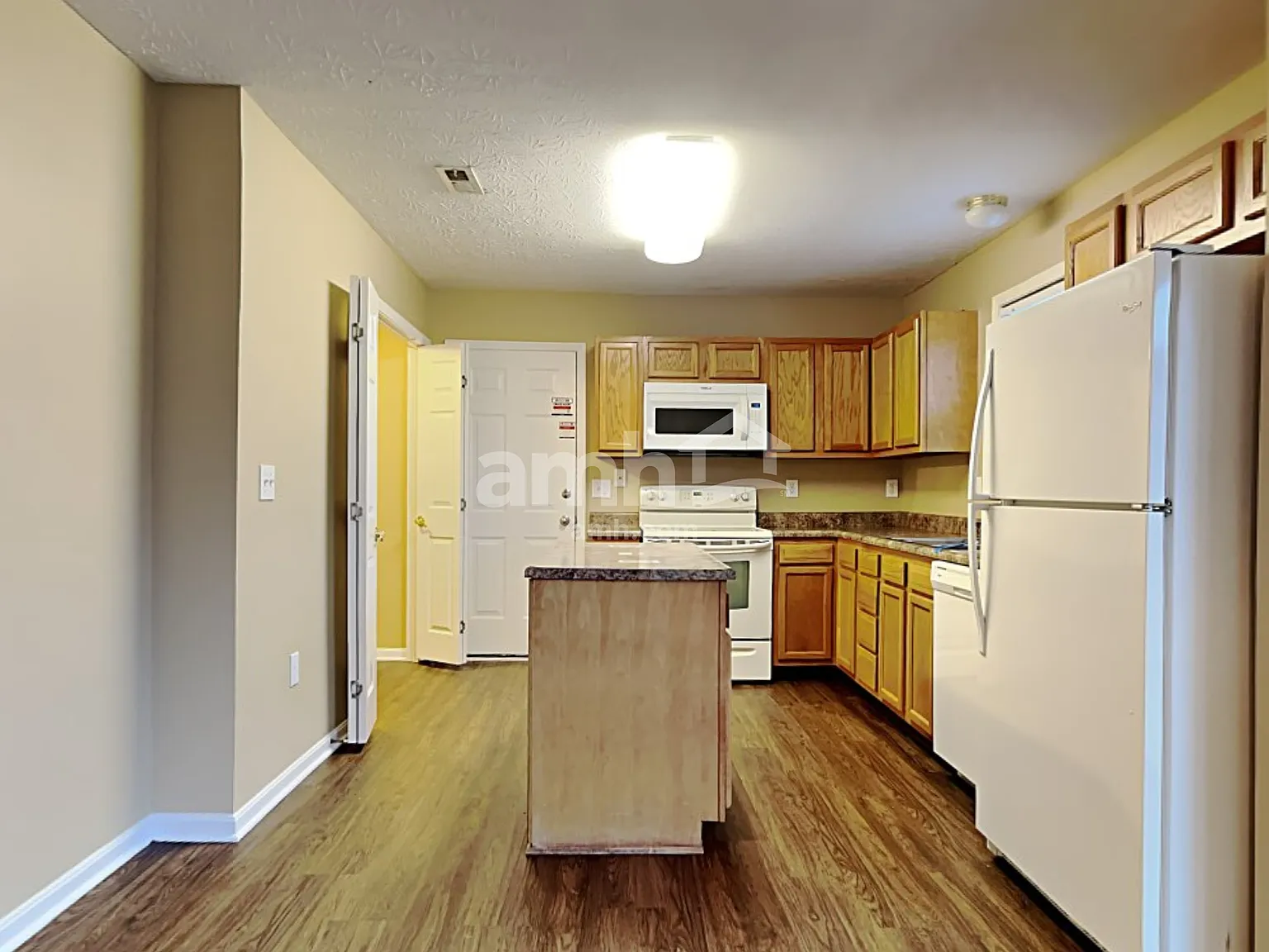 3 bed, 2.5 bath, 1344 sqft, $2,080 — Photo 4