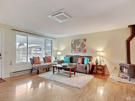 2nd image of 1017 NW Kingsview Ct