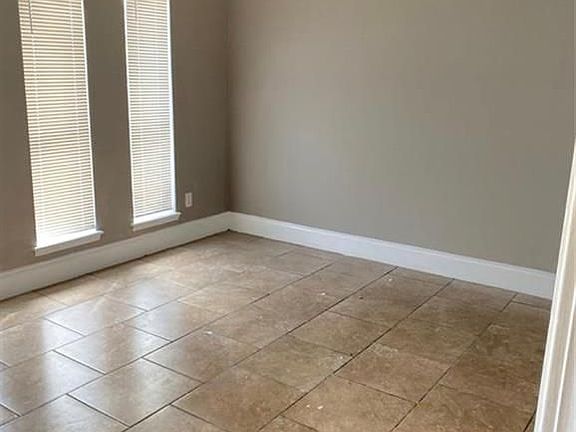 4th image of 318 N Forest Blvd
