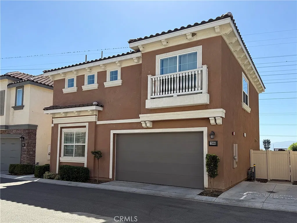 5 bed, 2250 sqft, $3,680 — Photo 2