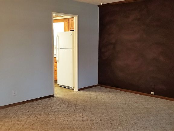 4th image of 2513 Meadow Dr