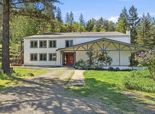827 Summit Loop, Grants Pass, OR 97527