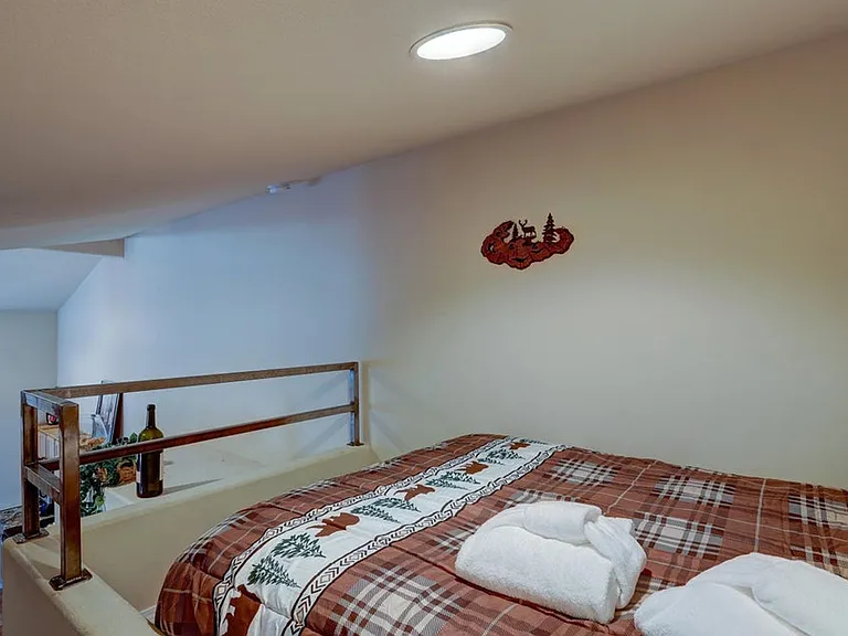56858 Enterprise Dr — Photo 22