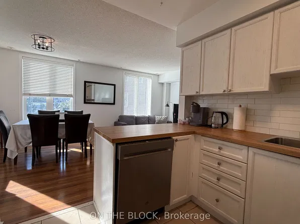 28 Douro St Unit 223, Toronto, ON M6K 3M4