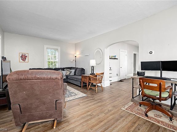5th image of 293 Franklin Ave