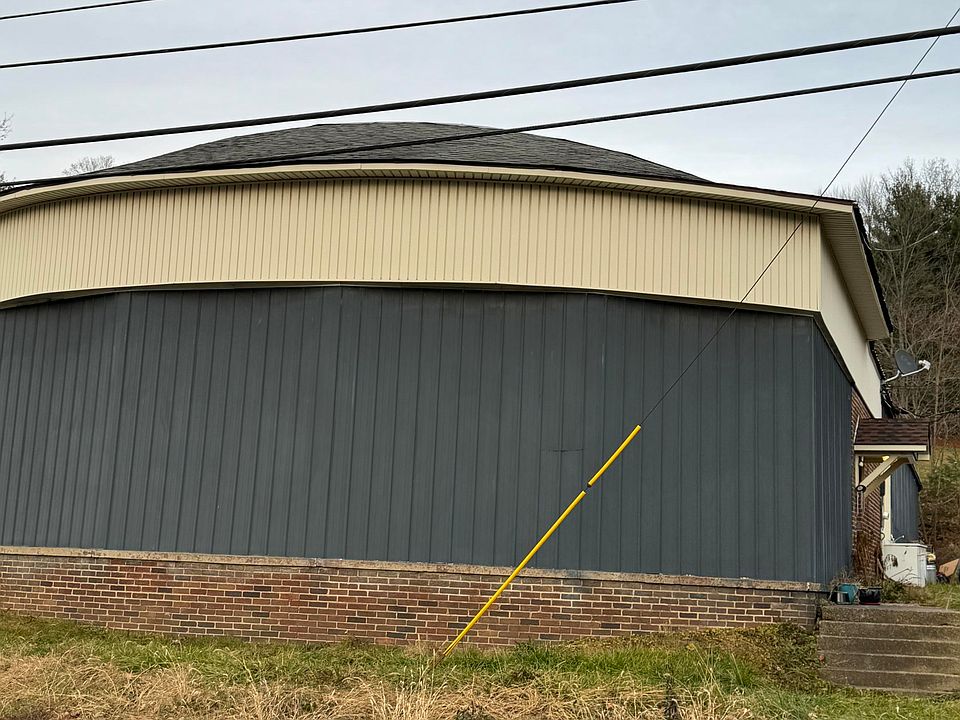 1st image of 936 E Main St