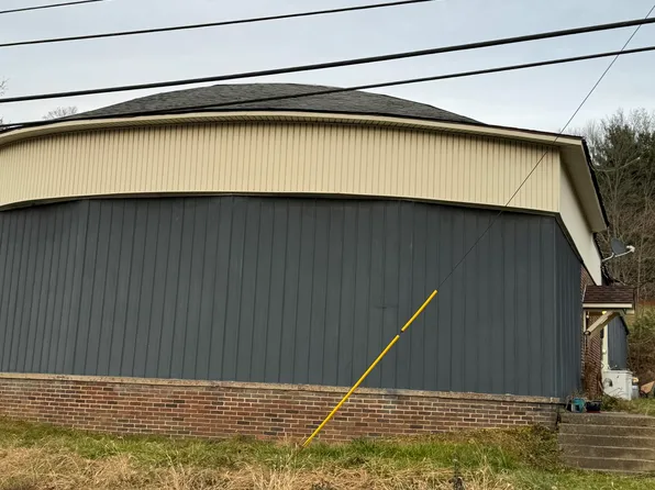 936 E Main St, Reynoldsville, PA 15851