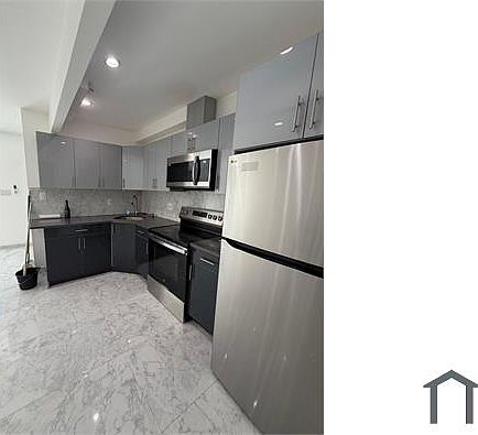 1st image of 16217 72nd Ave Floor 1