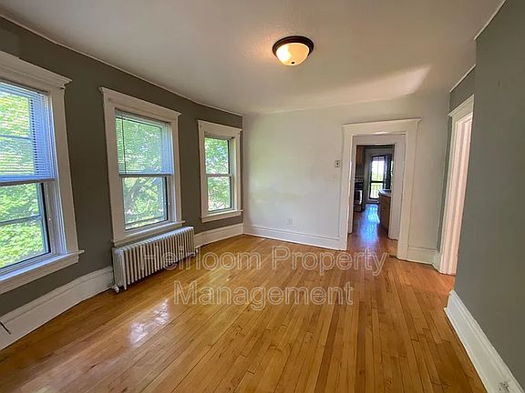 3rd image of 922 E 5th St