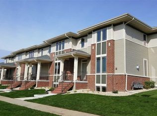 1422 Smithfield Dr, Sun Prairie, WI 53590