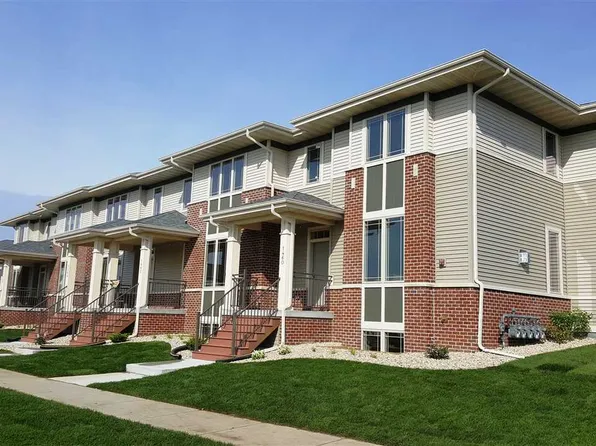 1422 Smithfield Dr, Sun Prairie, WI 53590