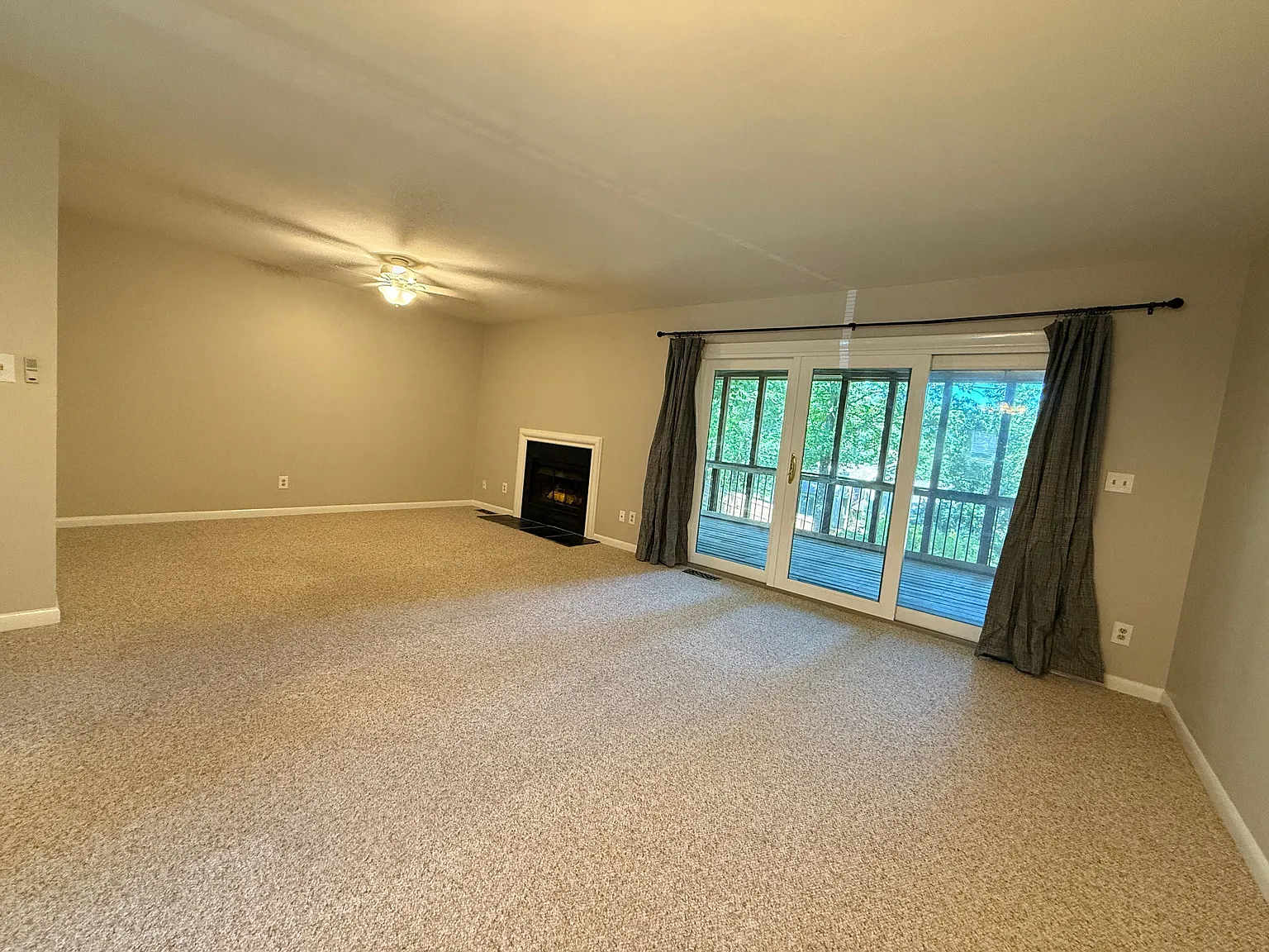3 bed, 2.5 bath, 2018 sqft, $2,582 — Photo 3