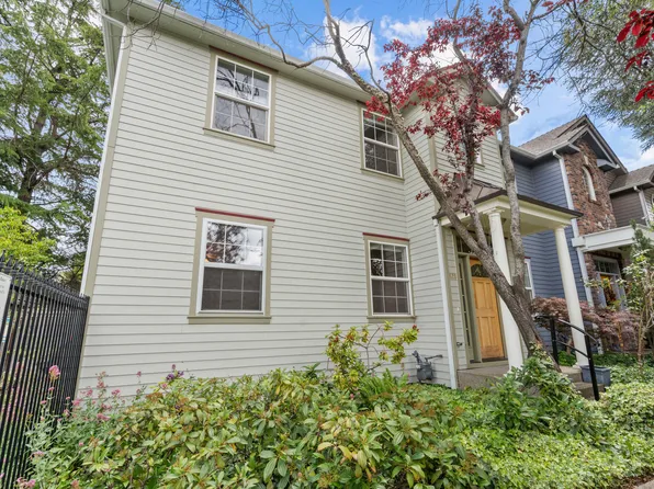 820 Park St, Ashland, OR 97520