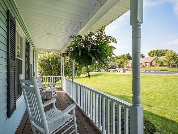 4th image of 425 Clubside Dr